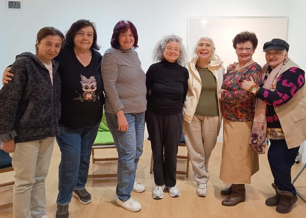 Las alumnas del grupo posando juntas al final de la clase